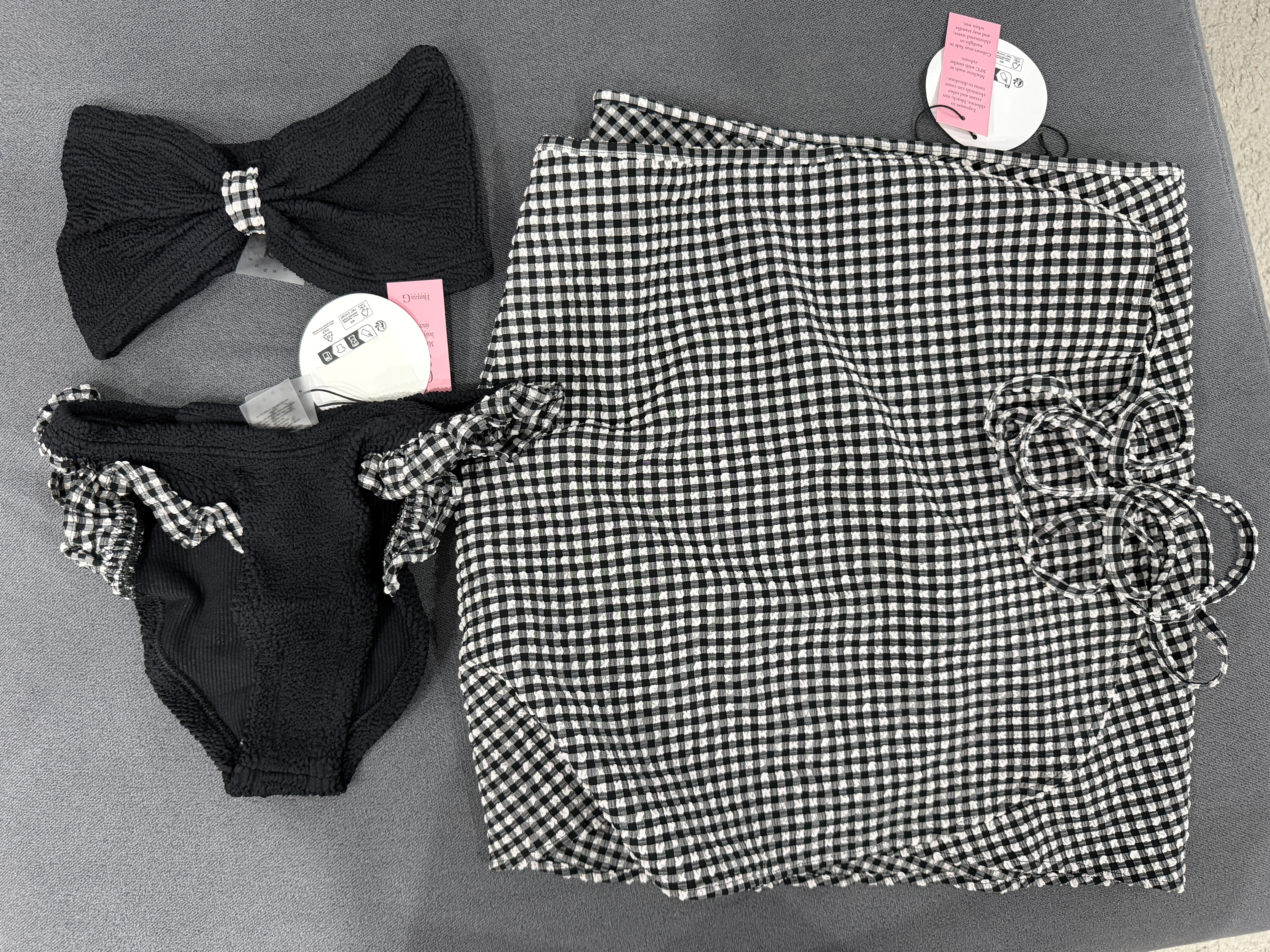 Новый комплект купальник и юбка Hunza G смотреть фото