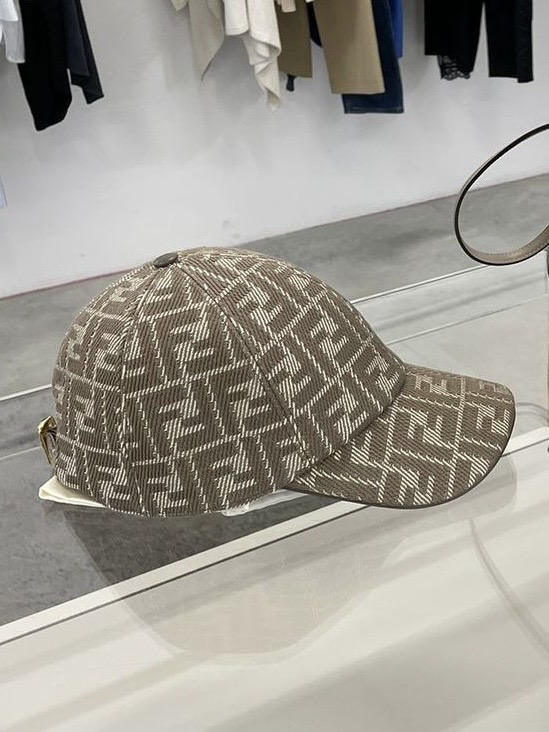 Кепка Fendi фото смотреть