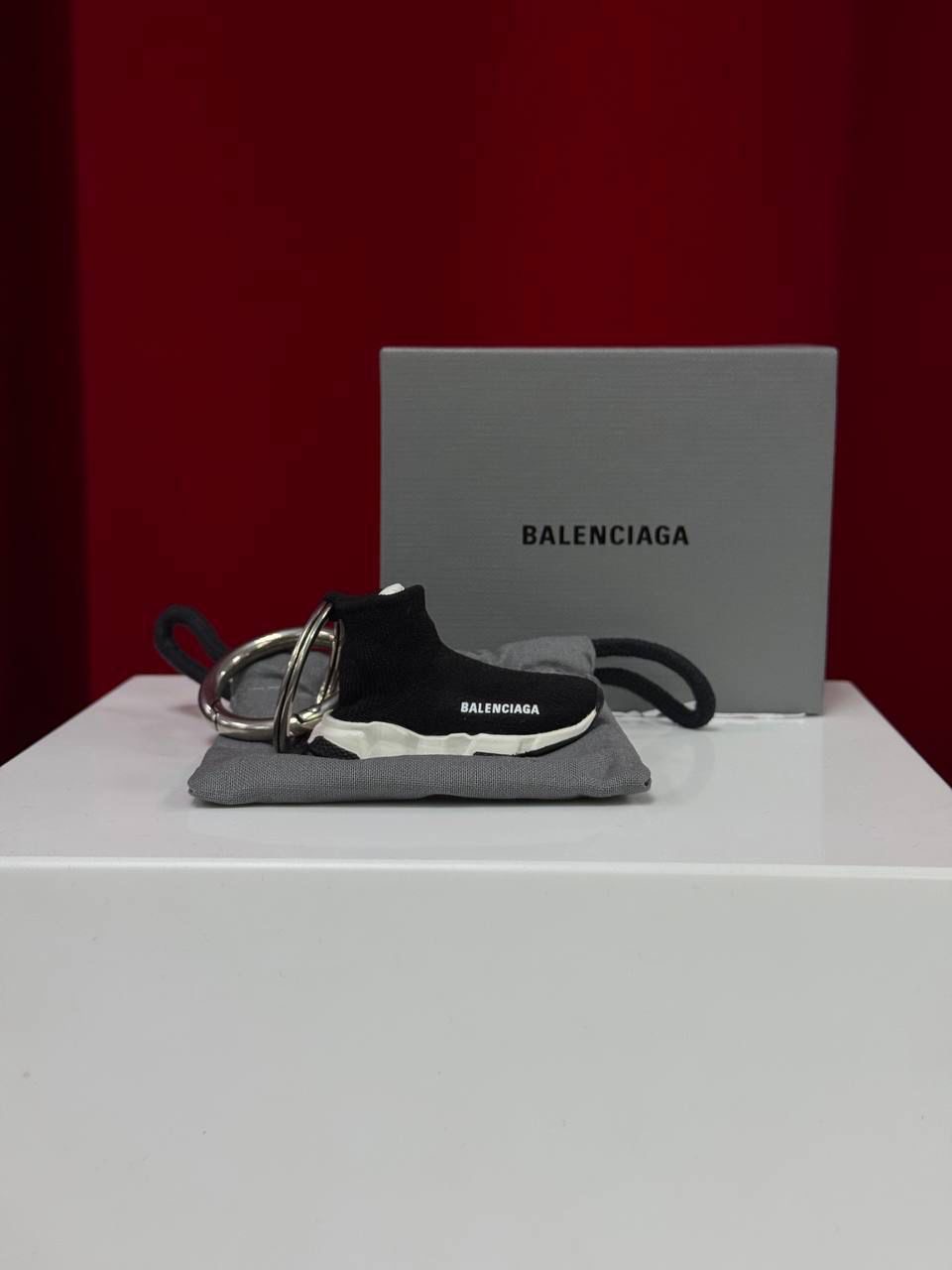 Брелок Balenciaga смотреть фото