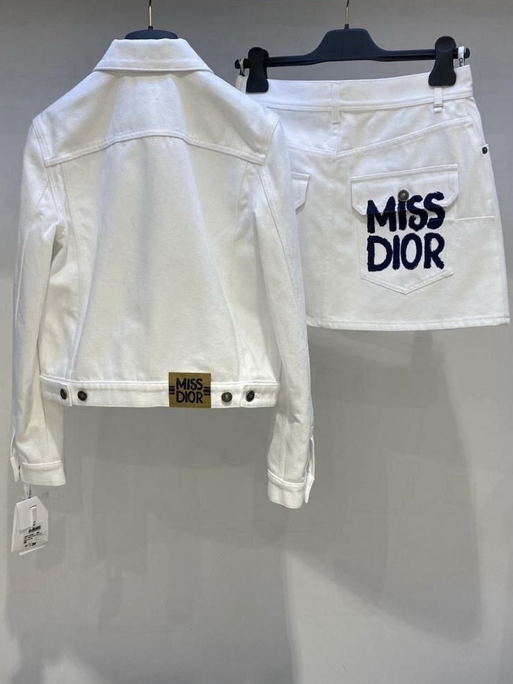 Джинсовый костюм Christian Dior смотреть фото