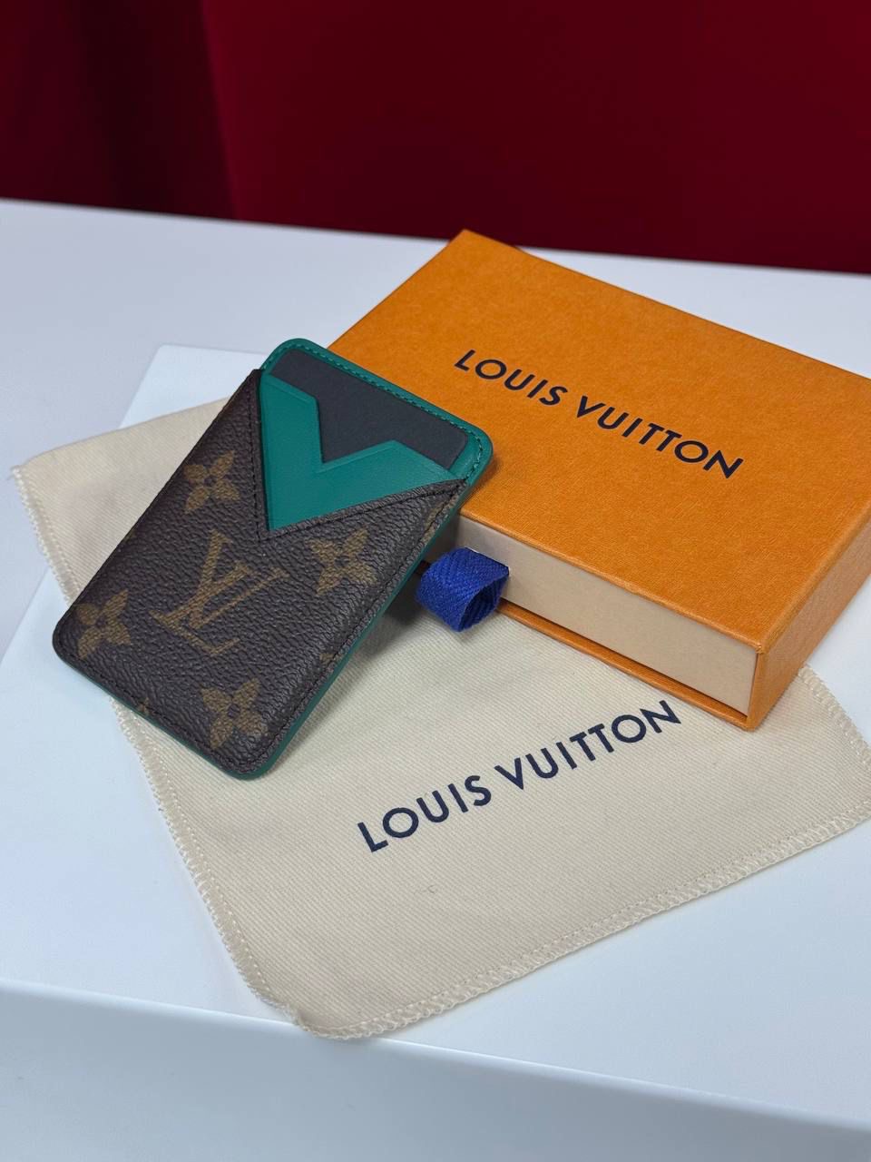Держатель для карт Louis Vuitton смотреть фото