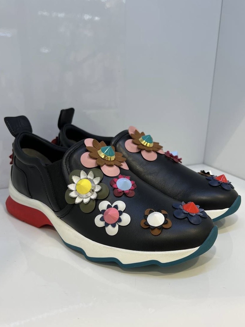 Кроссовки смотреть фото