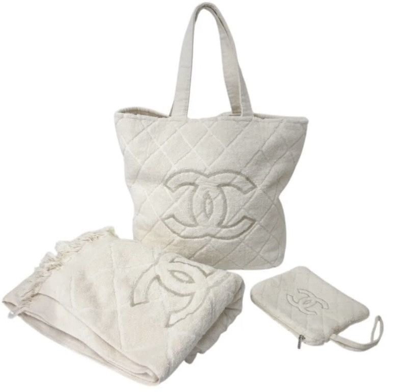 Сумка, полотенце, косметичка смотреть фото