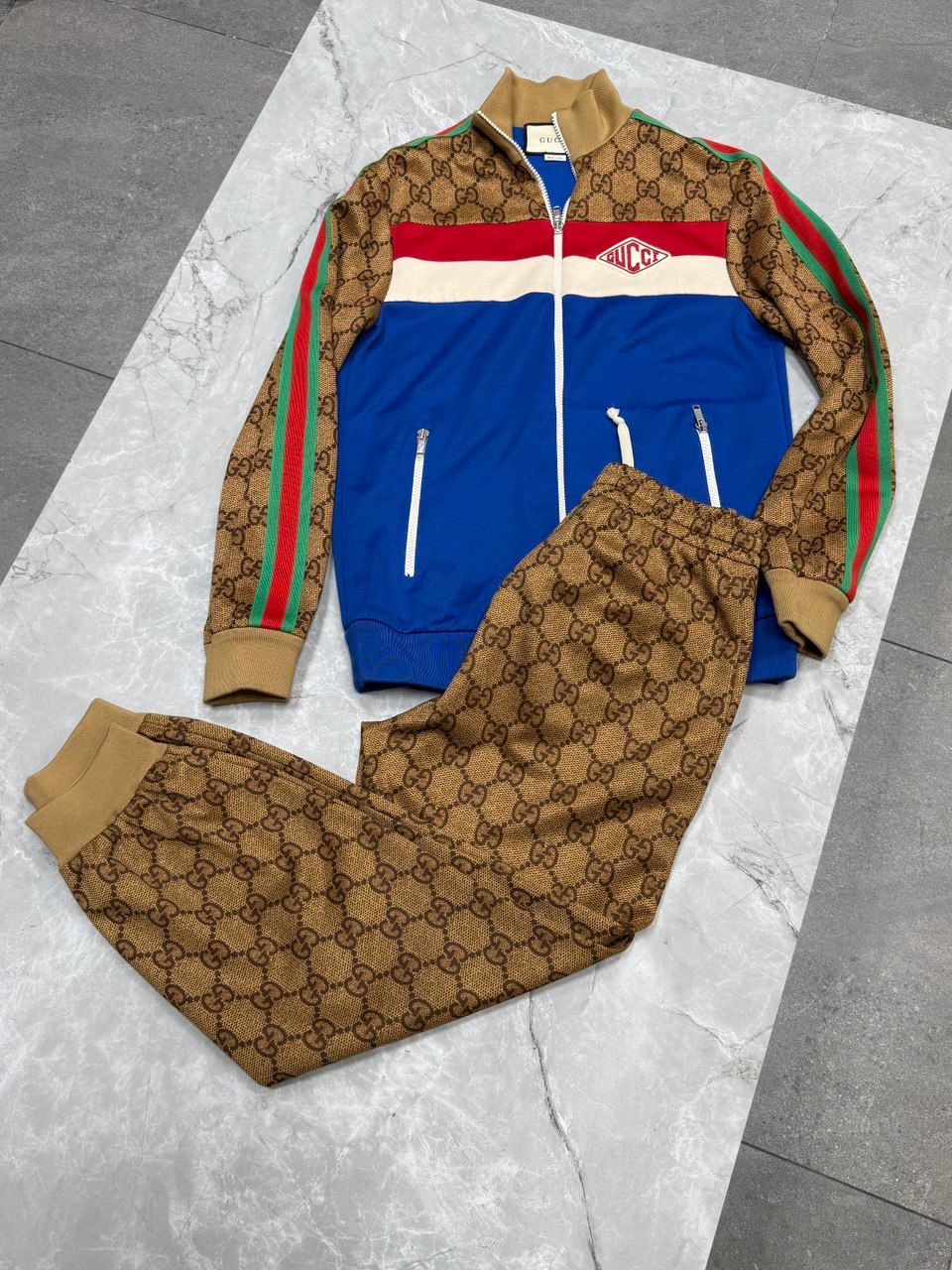 Спортивные костюмы смотреть фото