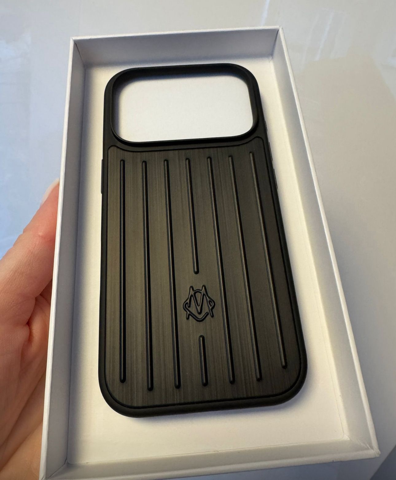 Чехол для iPhone 17 Pro Rimowa смотреть фото