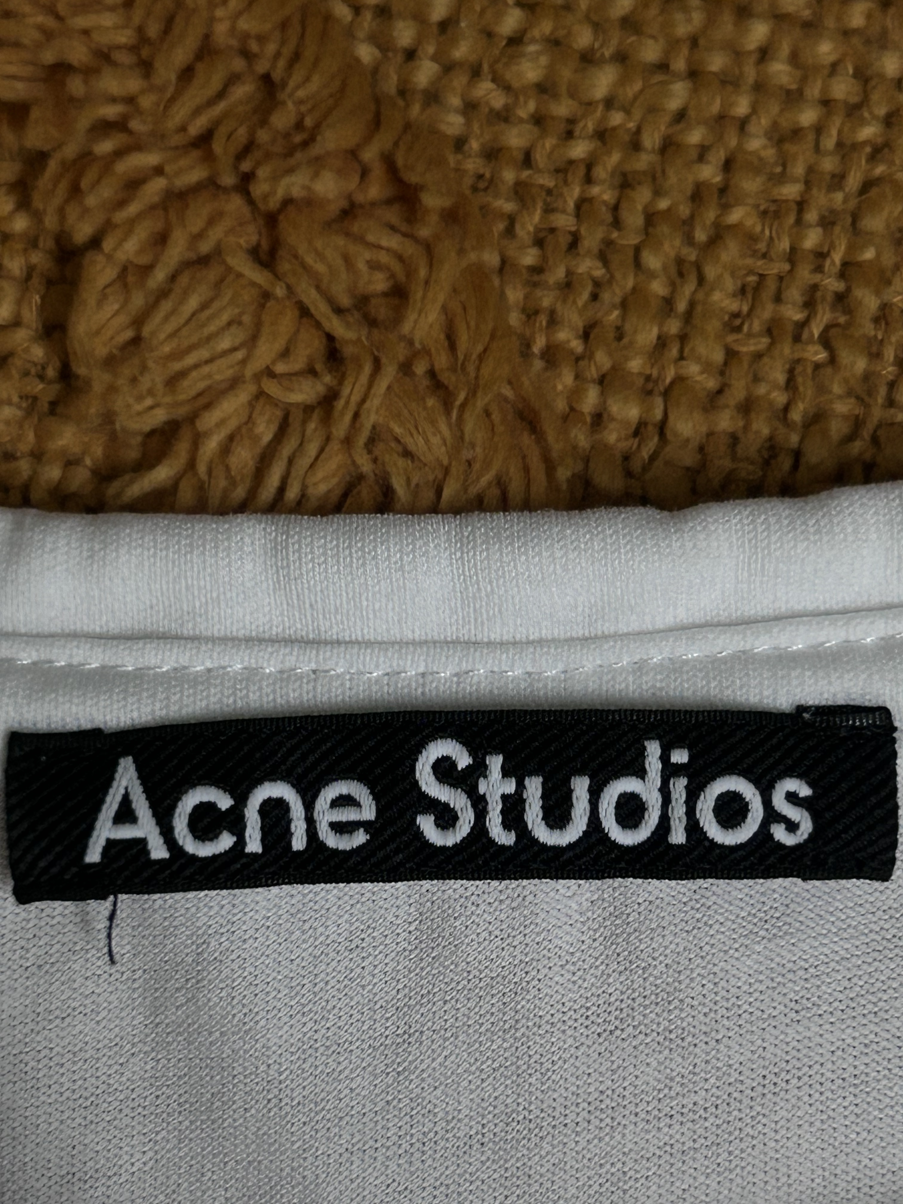 Футболка Acne смотреть фото