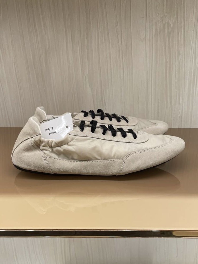 Кроссовки смотреть фото