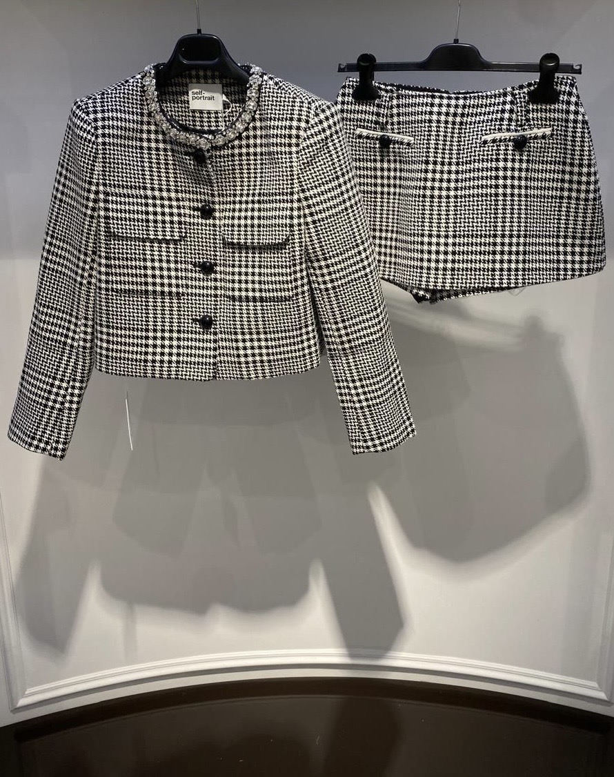 Костюм Self-Portrait смотреть фото