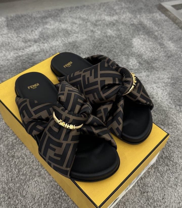 Шлёпки смотреть фото