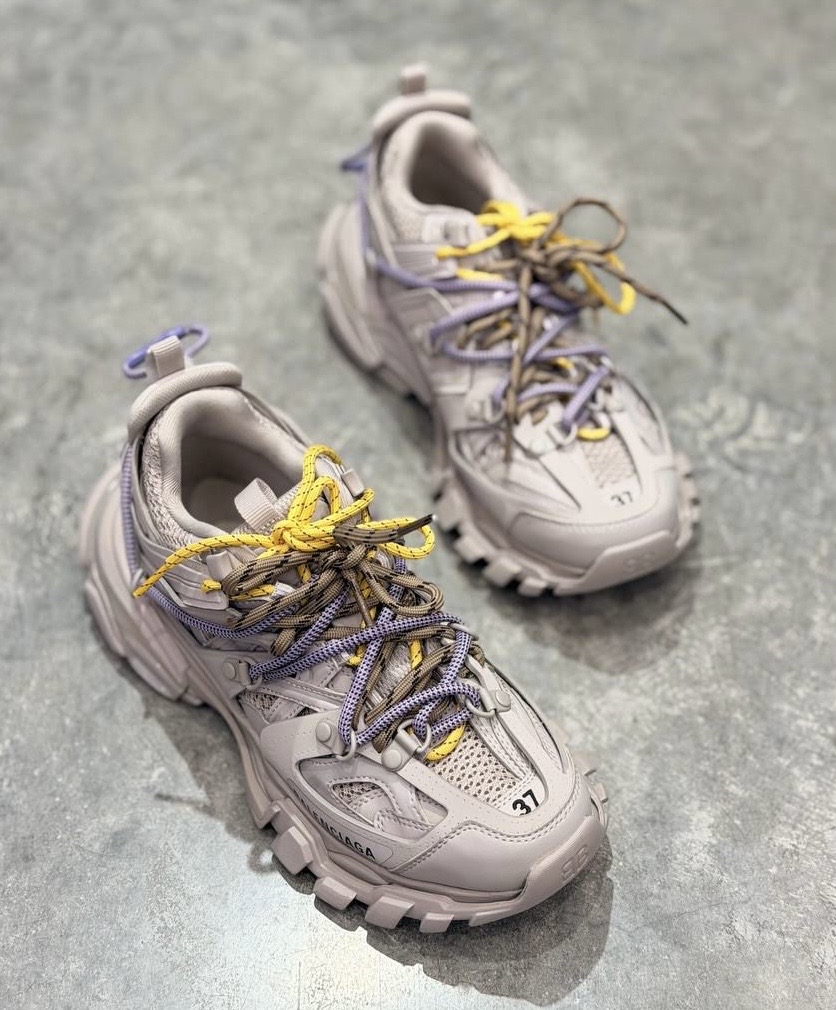 Кроссовки смотреть фото