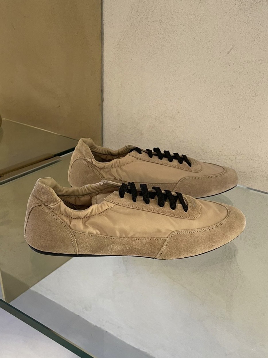 Кроссовки смотреть фото