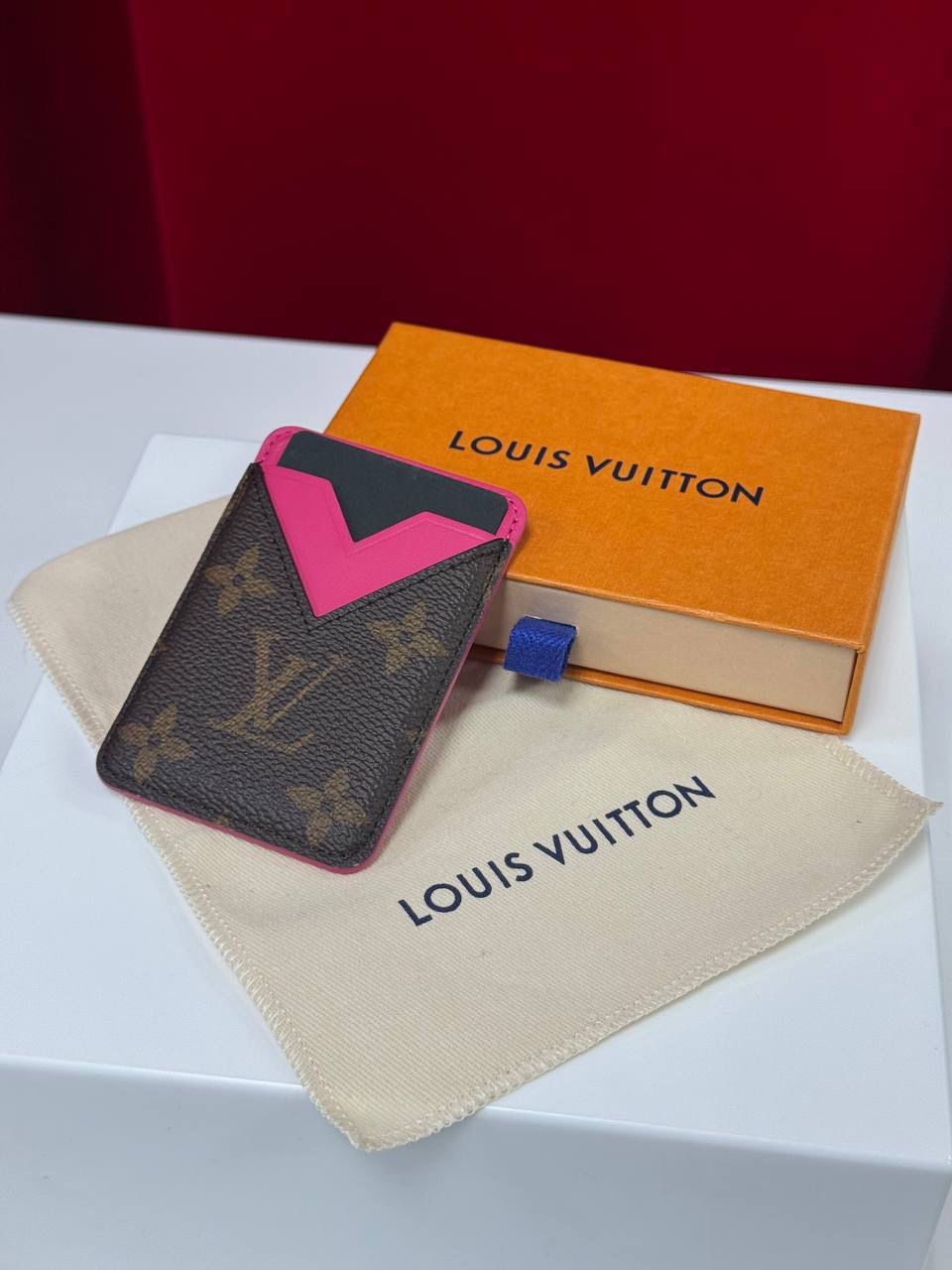 Держатель для карт Louis Vuitton смотреть фото
