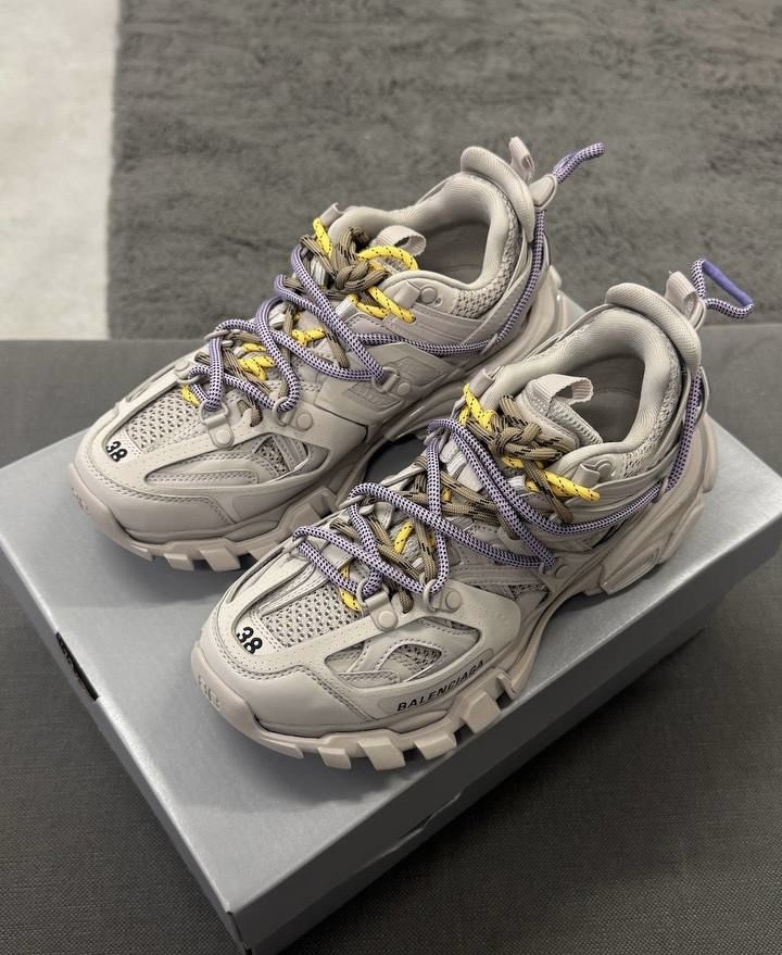 Кроссовки смотреть фото