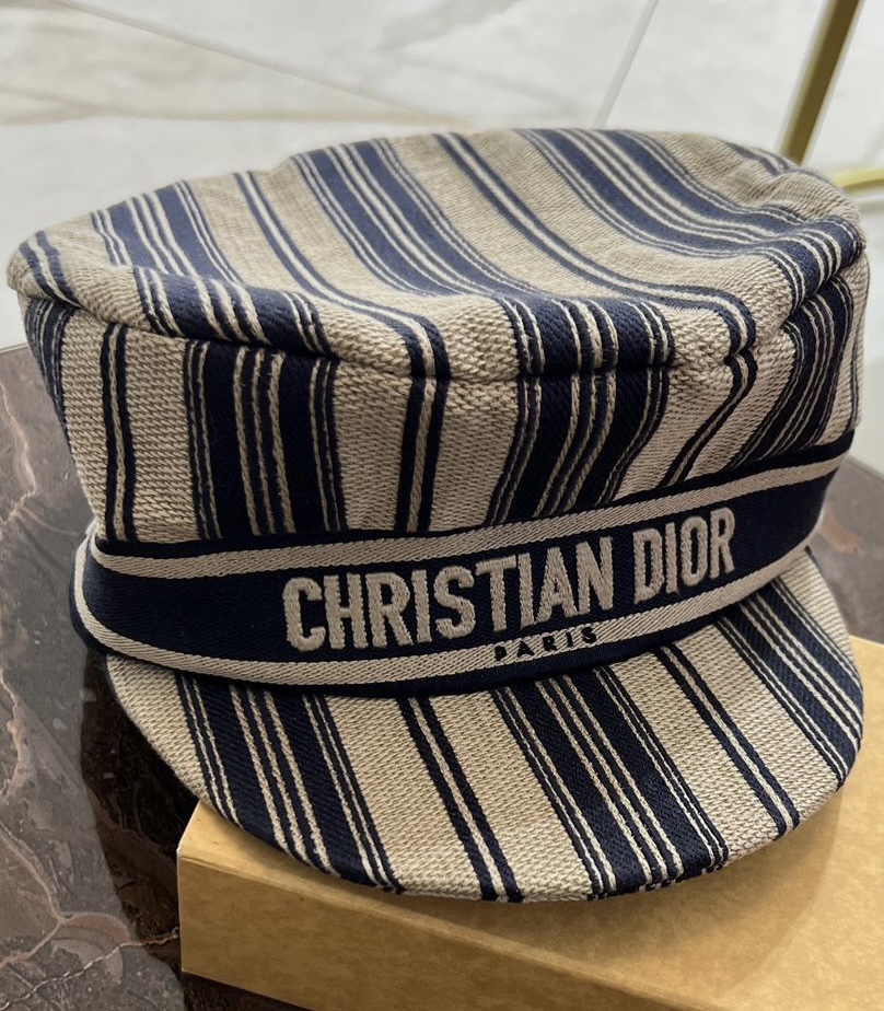 Кепи Christian Dior смотреть фото