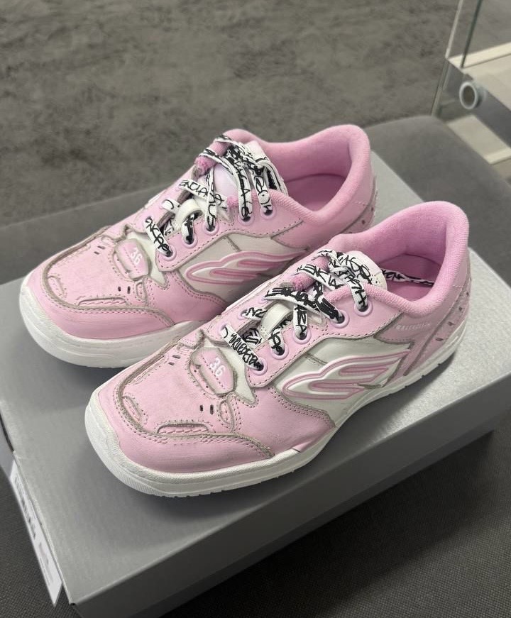 Кроссовки смотреть фото