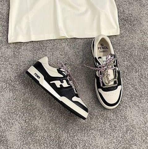 Кроссовки смотреть фото