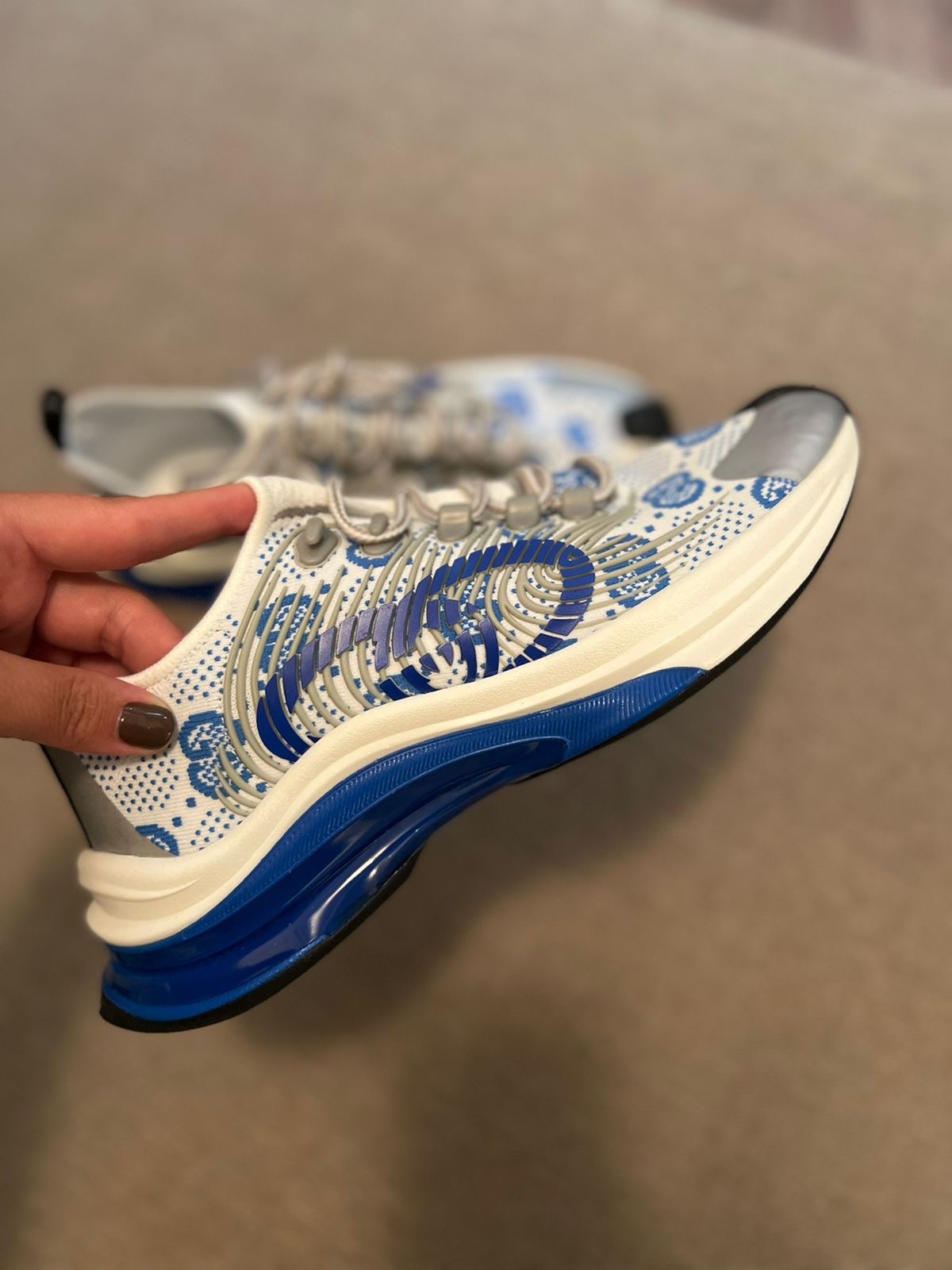 Кроссовки смотреть фото