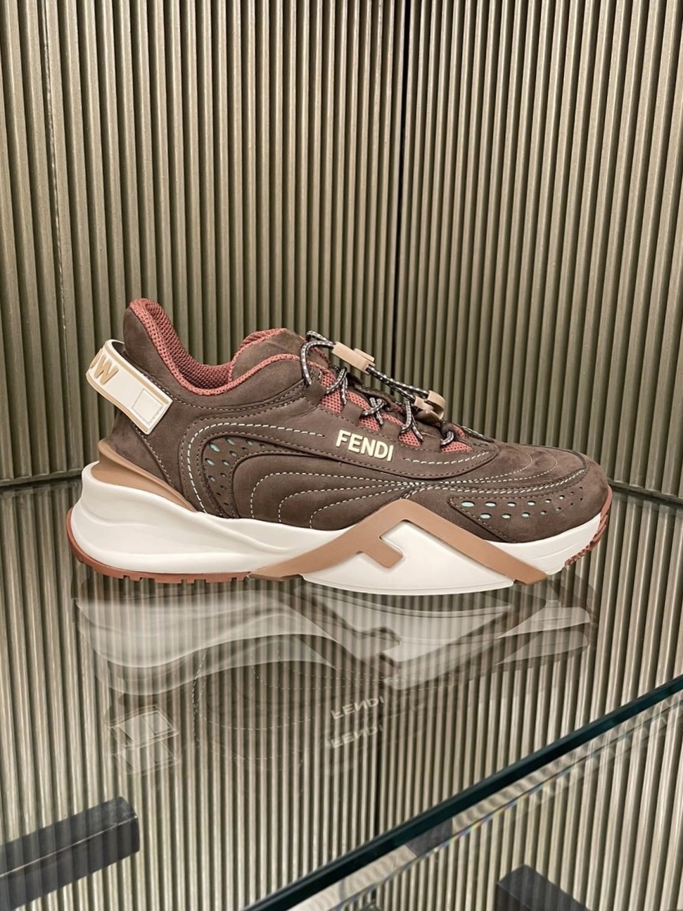 Кроссовки смотреть фото