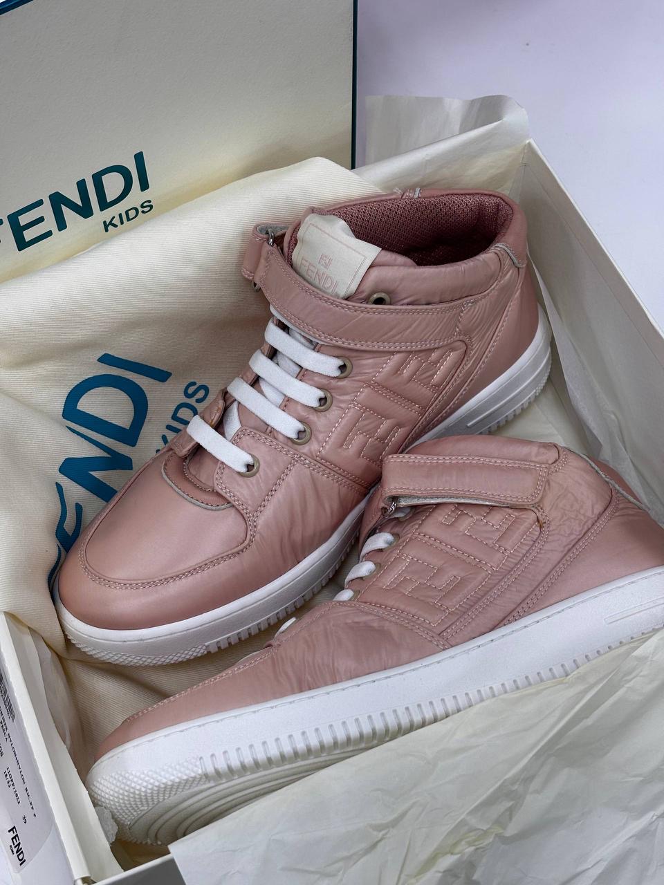 Кроссовки смотреть фото