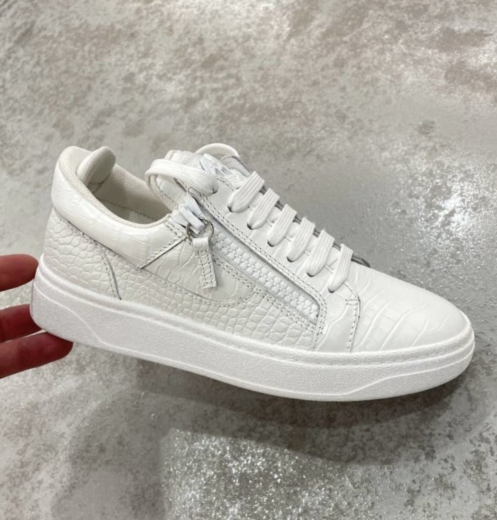 Кроссовки смотреть фото