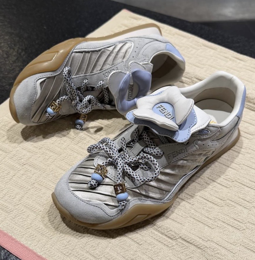 Кроссовки смотреть фото