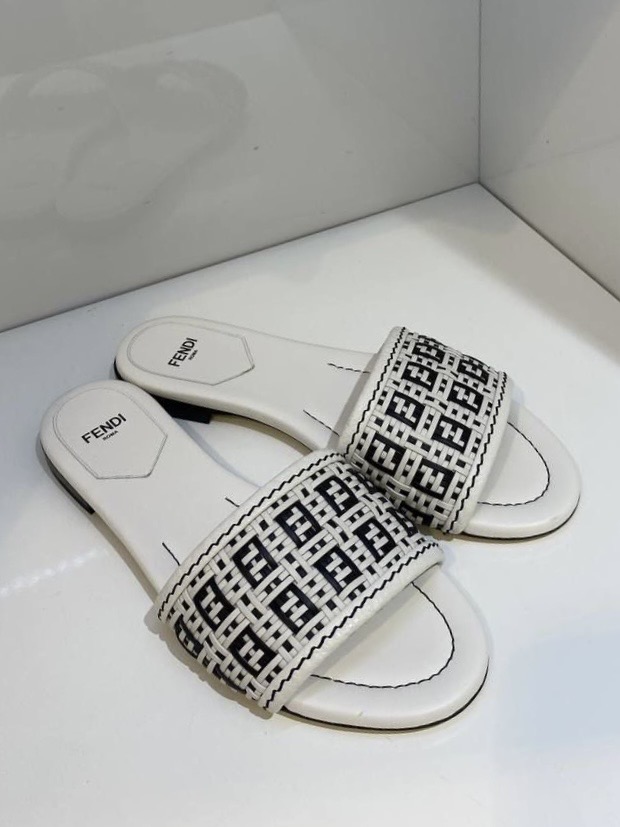 Шлёпки смотреть фото