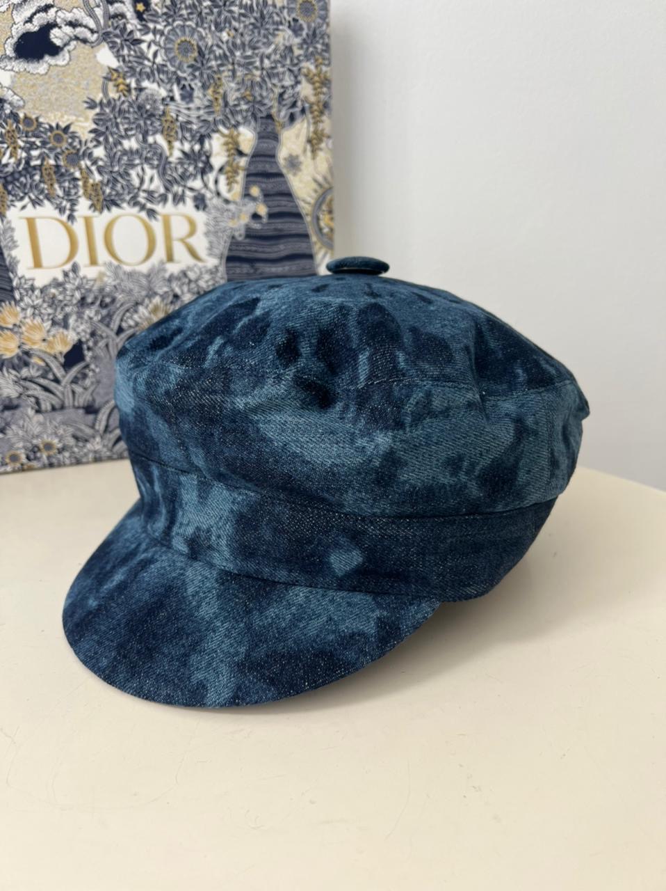 Кепи Christian Dior смотреть фото