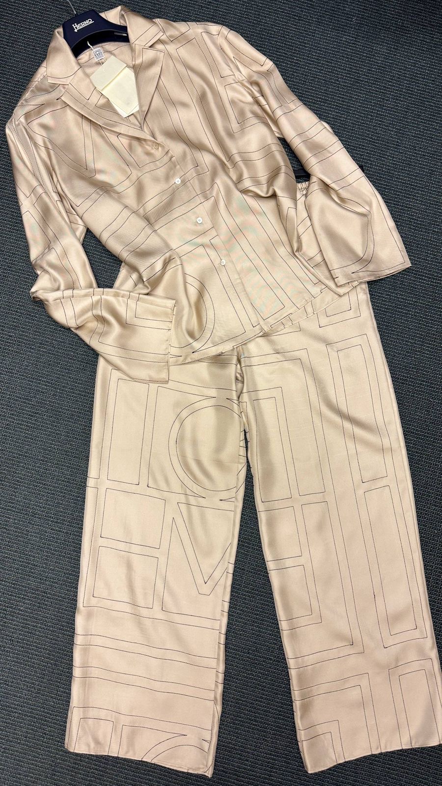 Пижамный костюм Totême смотреть фото