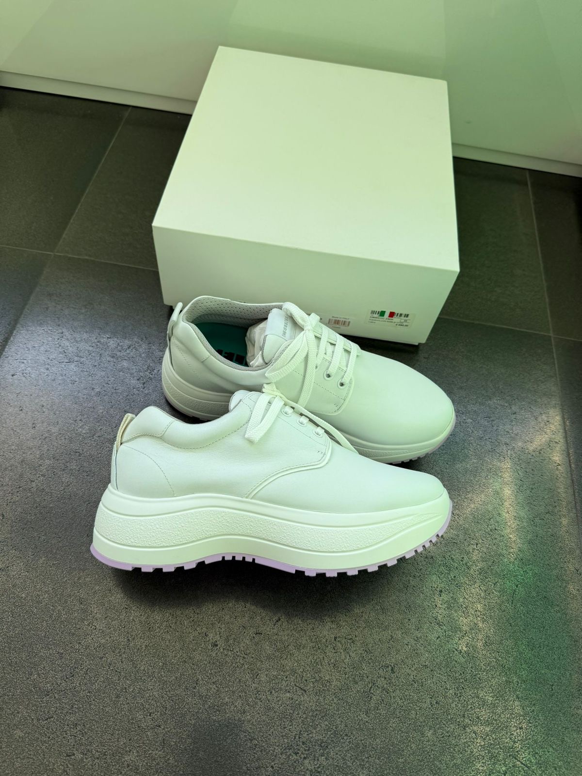 Кроссовки смотреть фото