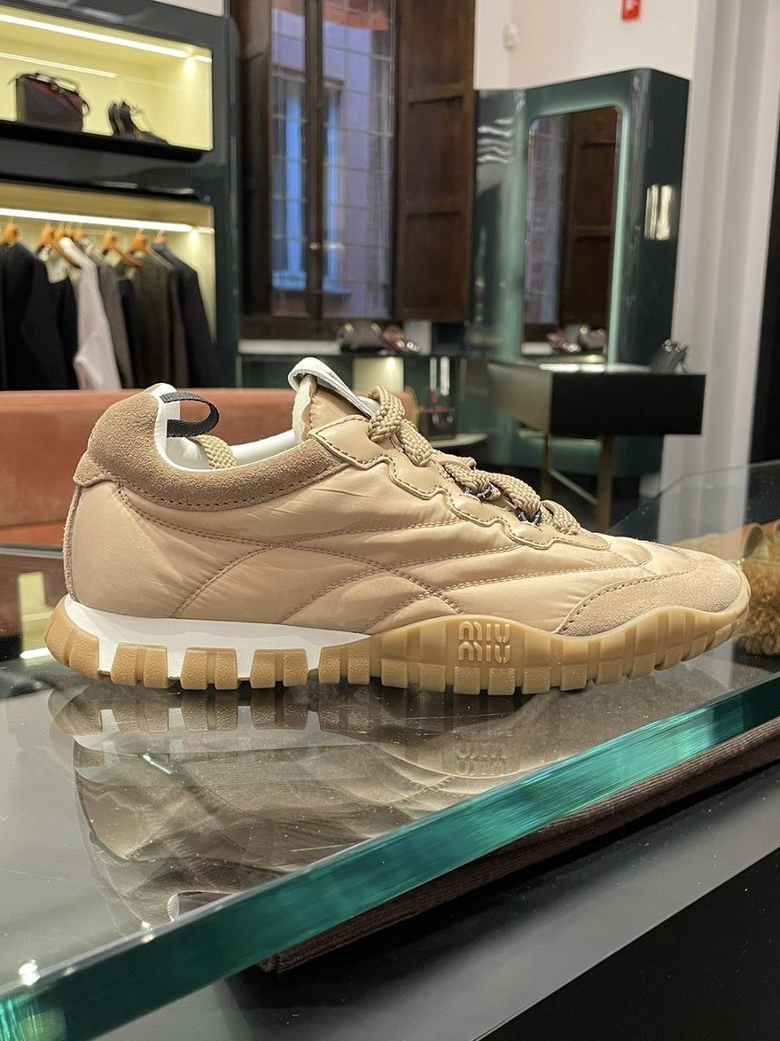 Кроссовки смотреть фото