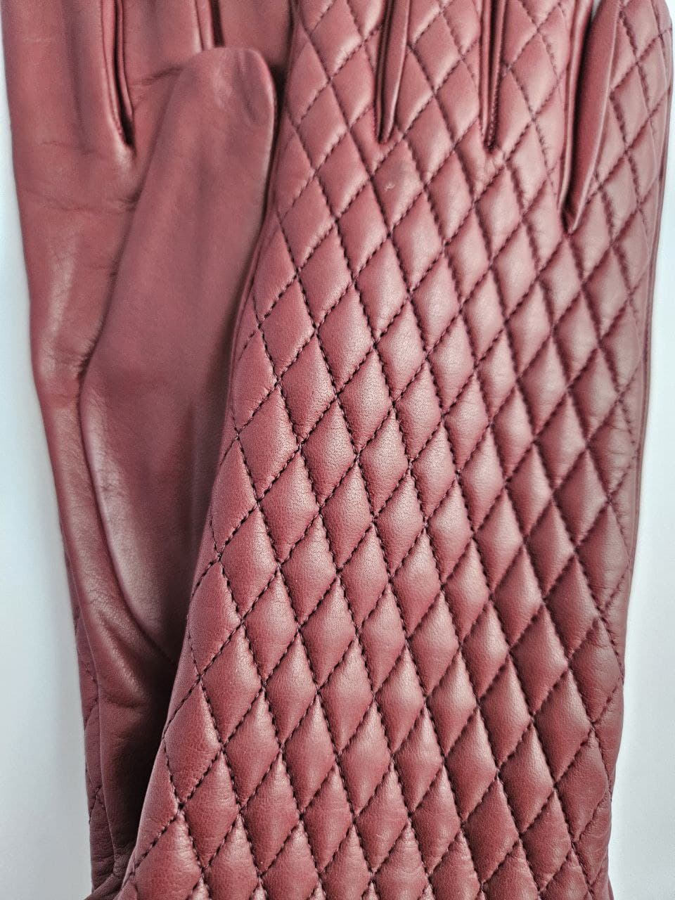 Бордовые перчатки смотреть фото