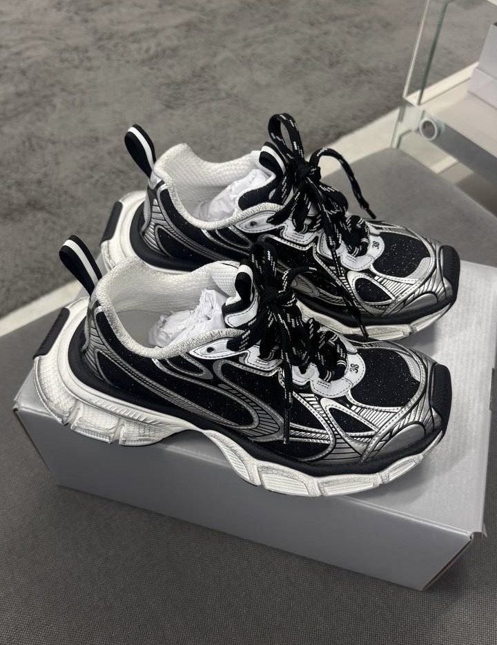 Кроссовки смотреть фото