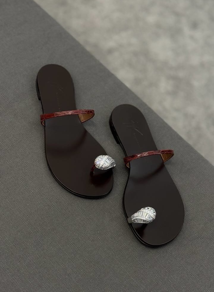 Сандалии-шлёпки смотреть фото