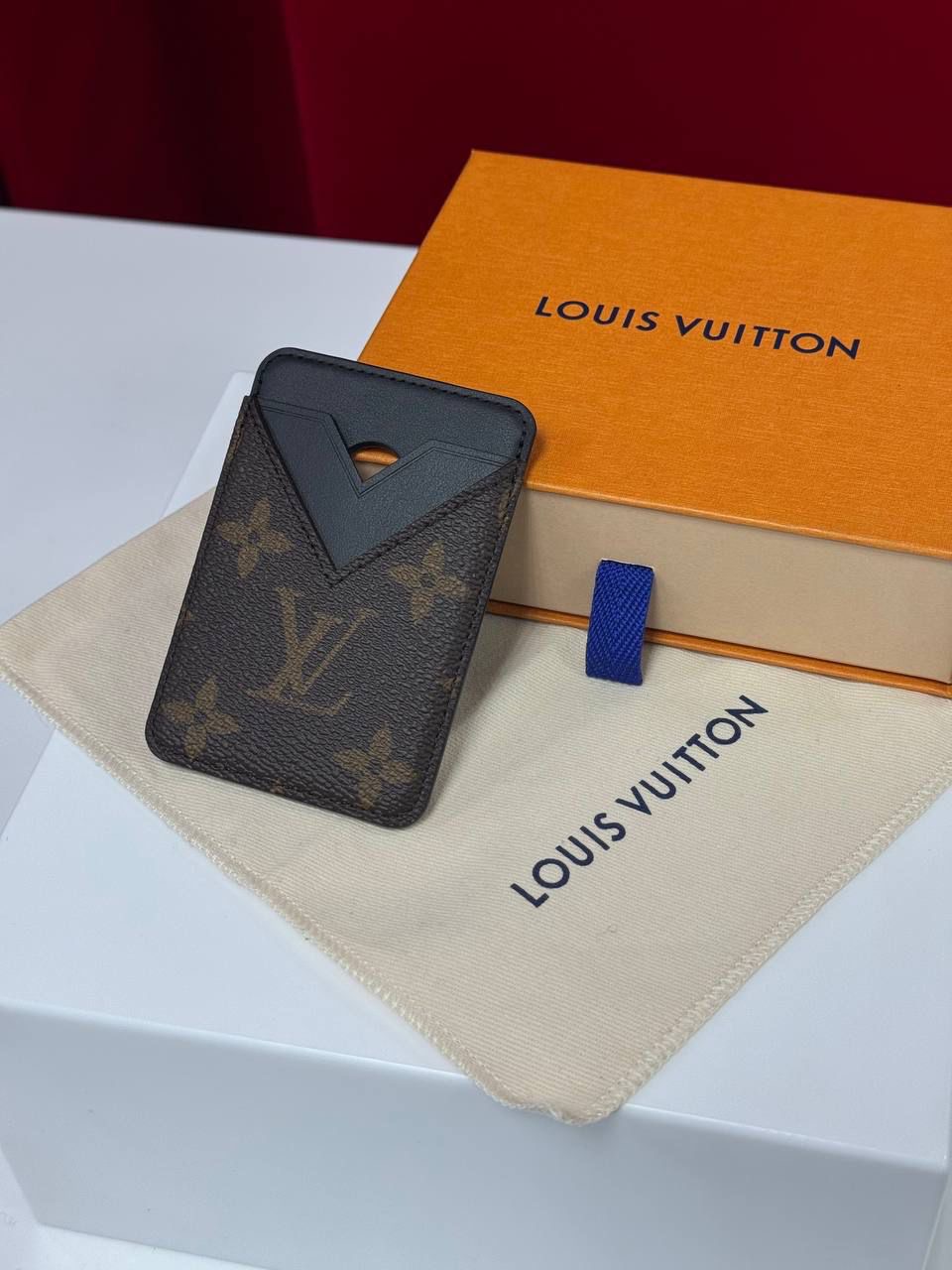 Держатель для карт Louis Vuitton смотреть фото