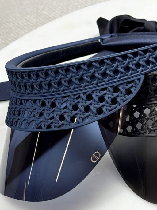 Козырёк Christian Dior фото смотреть