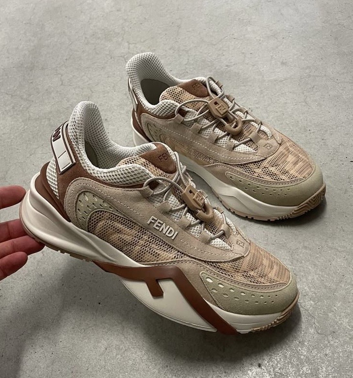 Кроссовки смотреть фото