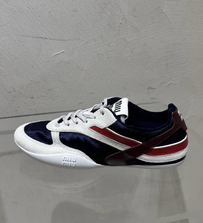 Кроссовки смотреть фото