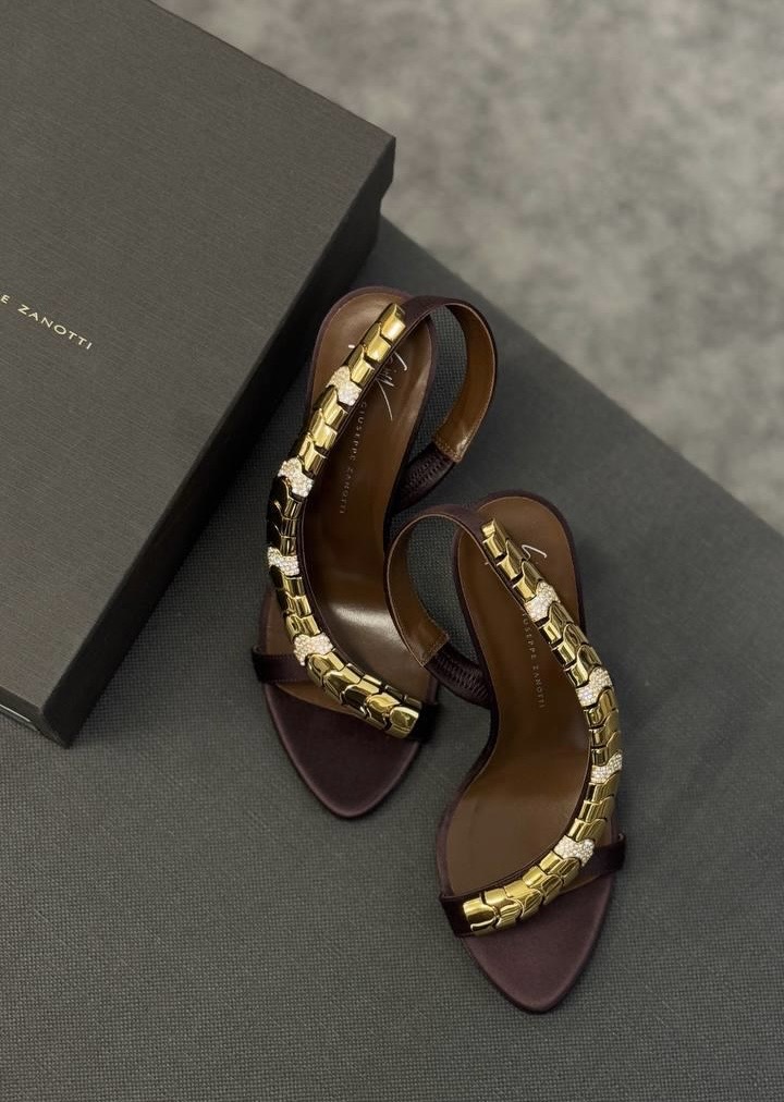 Босоножки смотреть фото