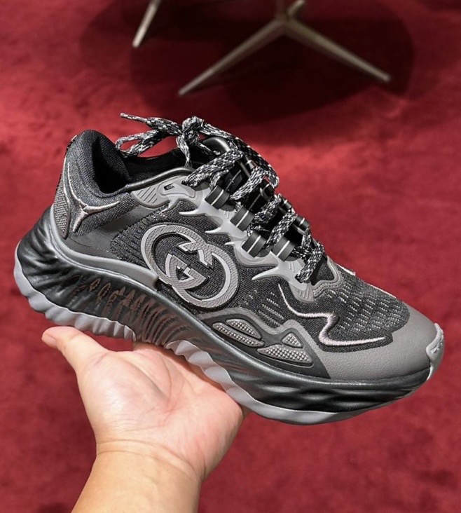 Кроссовки смотреть фото