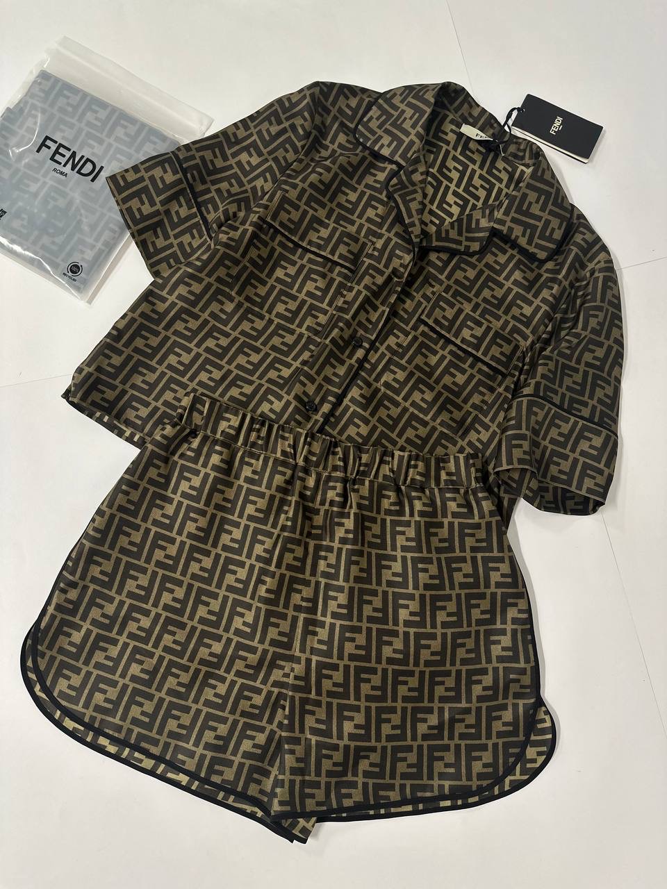 Костюм Fendi смотреть фото
