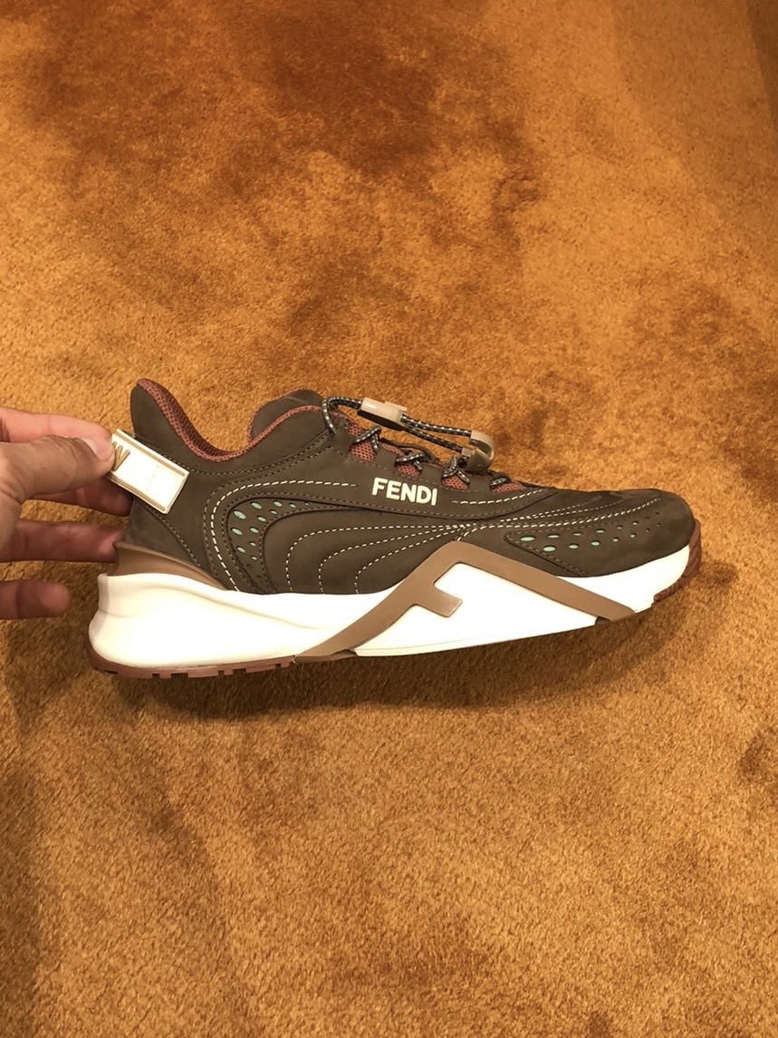 Кроссовки смотреть фото