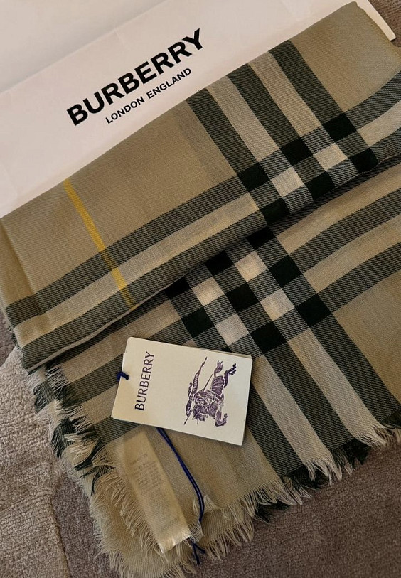 Burberry Палантин