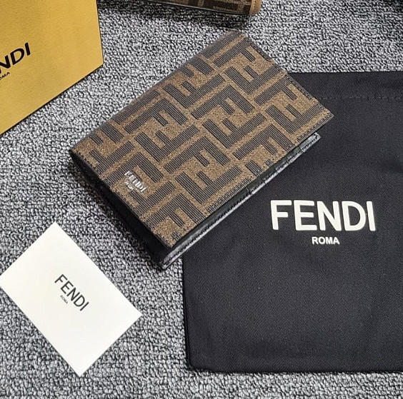 Fendi Обложка на паспорт