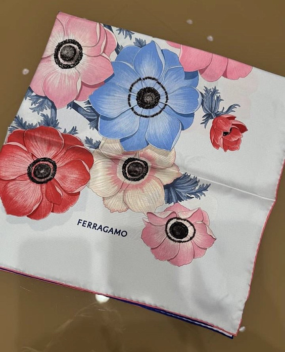 Salvatore Ferragamo Шаль