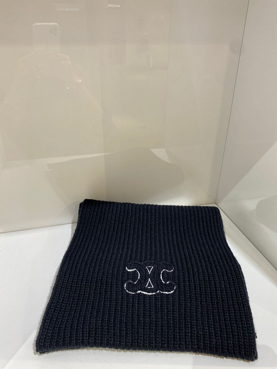 Celine Шарф