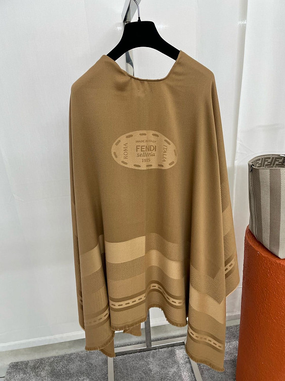 Fendi Пончо