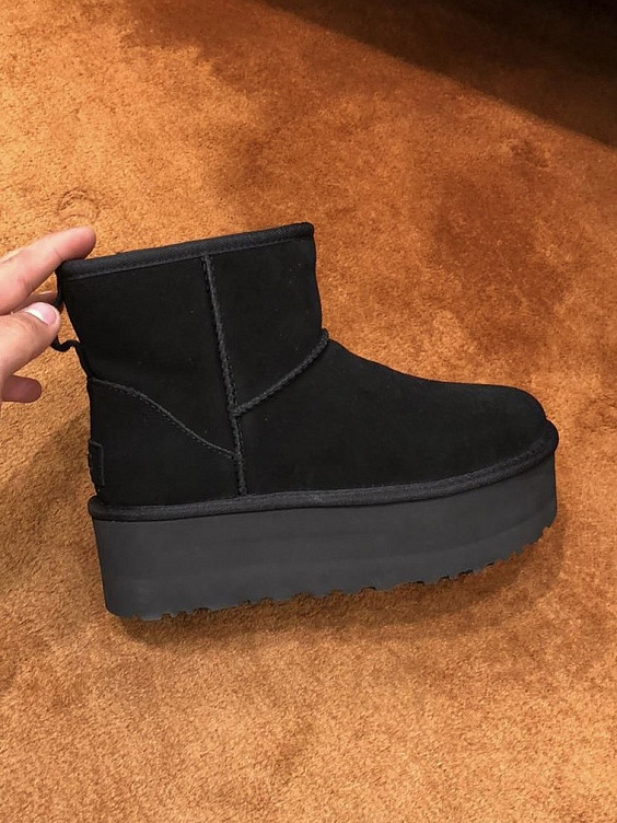 UGG Australia Ботинки-угги