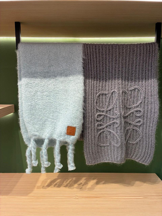 Loewe Шарф