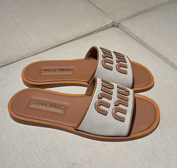 Miu Miu Шлёпки
