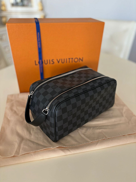 Louis Vuitton Косметичка